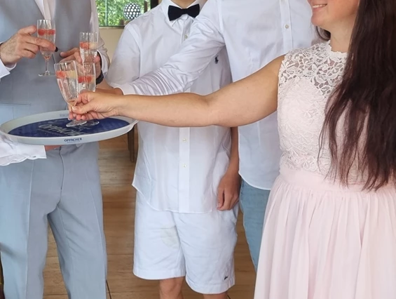 Hochzeitslocation: Stilvoller Empfang im Wintergarten - Kastaniengrün