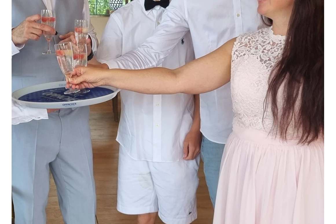 Hochzeitslocation: Stilvoller Empfang im Wintergarten - Kastaniengrün