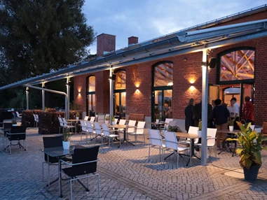 Hochzeitslocation: Unsere Terrasse vor der Installation der Glaswände für den Wintergarten - Restaurant Filterhaus