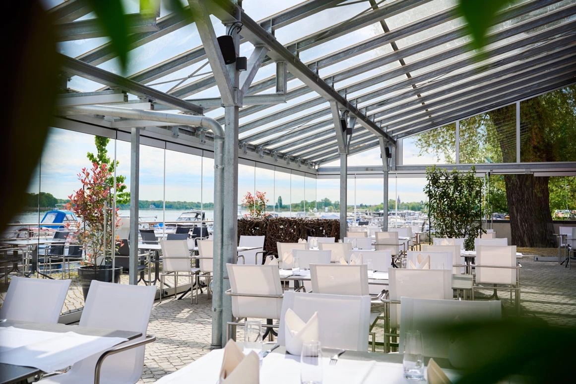 Hochzeitslocation: Unser Wintergarten mit Blick auf die Havel  - Restaurant Filterhaus