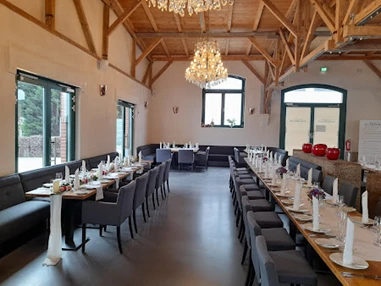 Hochzeitslocation: Eine der Möglichkeiten  - eine lange Tafel für die Gesellschaft. - Restaurant Filterhaus