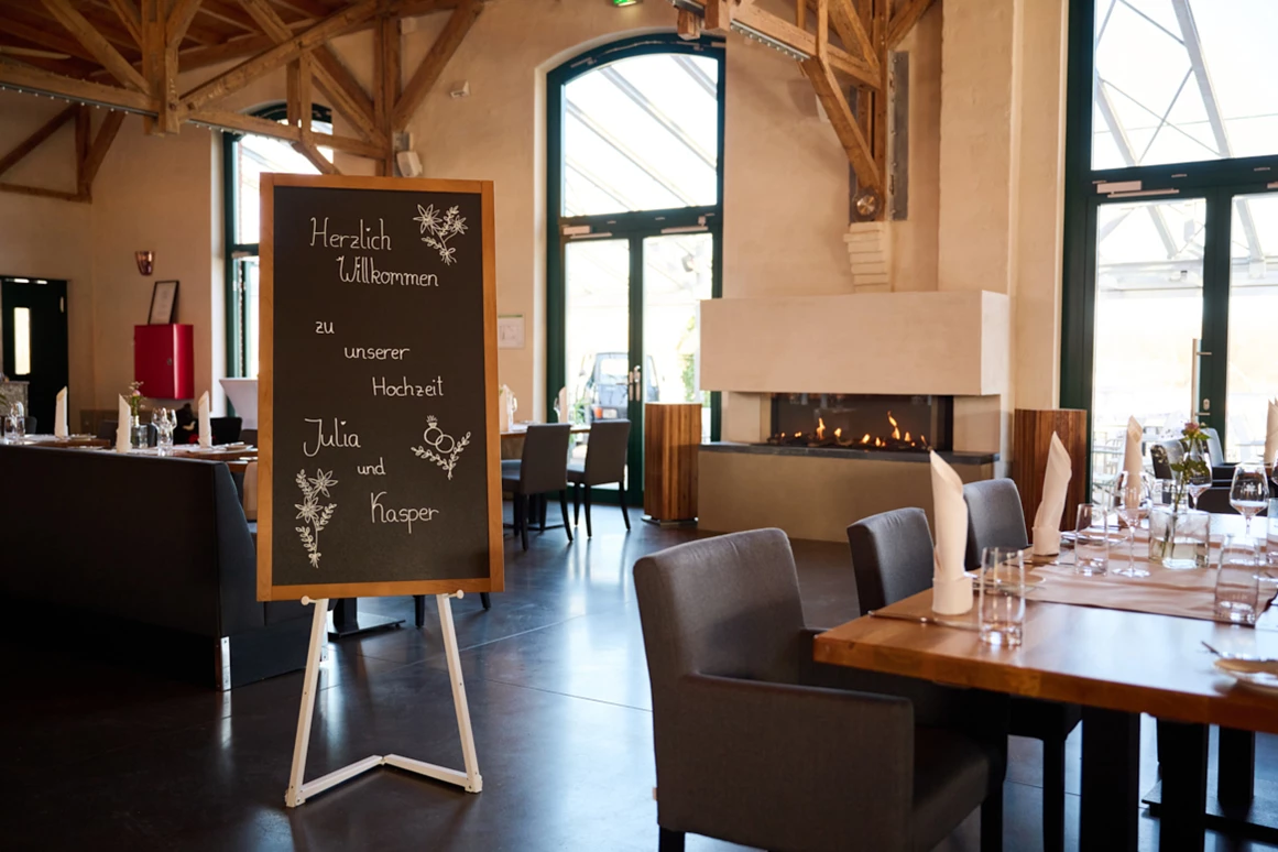 Hochzeitslocation: Unsere Staffelei für das Brautpaar - Restaurant Filterhaus