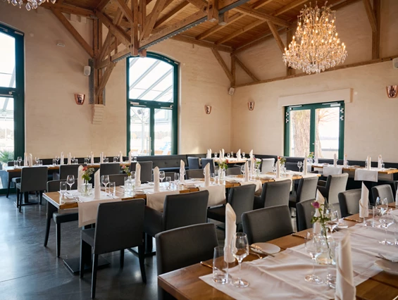 Hochzeitslocation: Eine Variante wie die Tische individuell gestllt werden können. - Restaurant Filterhaus