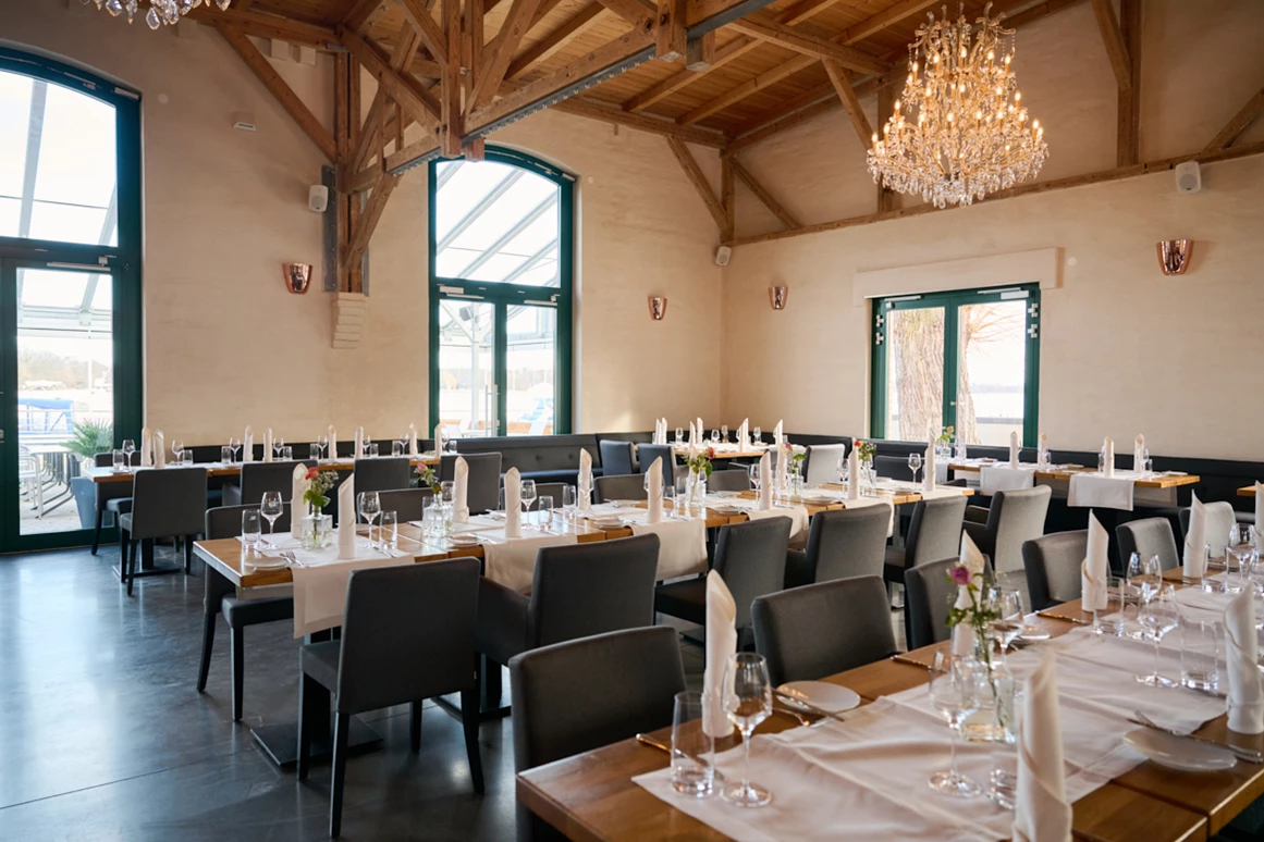 Hochzeitslocation: Eine Variante wie die Tische individuell gestllt werden können. - Restaurant Filterhaus