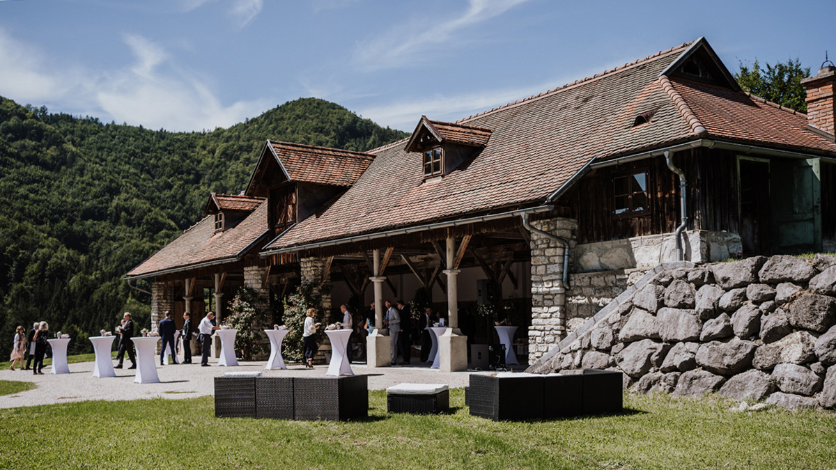 Bruiloft - Wallsee - Die Remise bietet eine überdachte Feiermöglichkeit im Freien. - Gut Atschreith