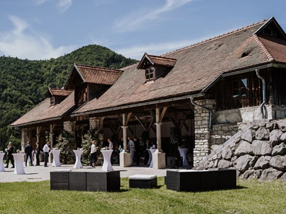Wedding - Viehdorf - Die Remise bietet eine überdachte Feiermöglichkeit im Freien. - Gut Atschreith