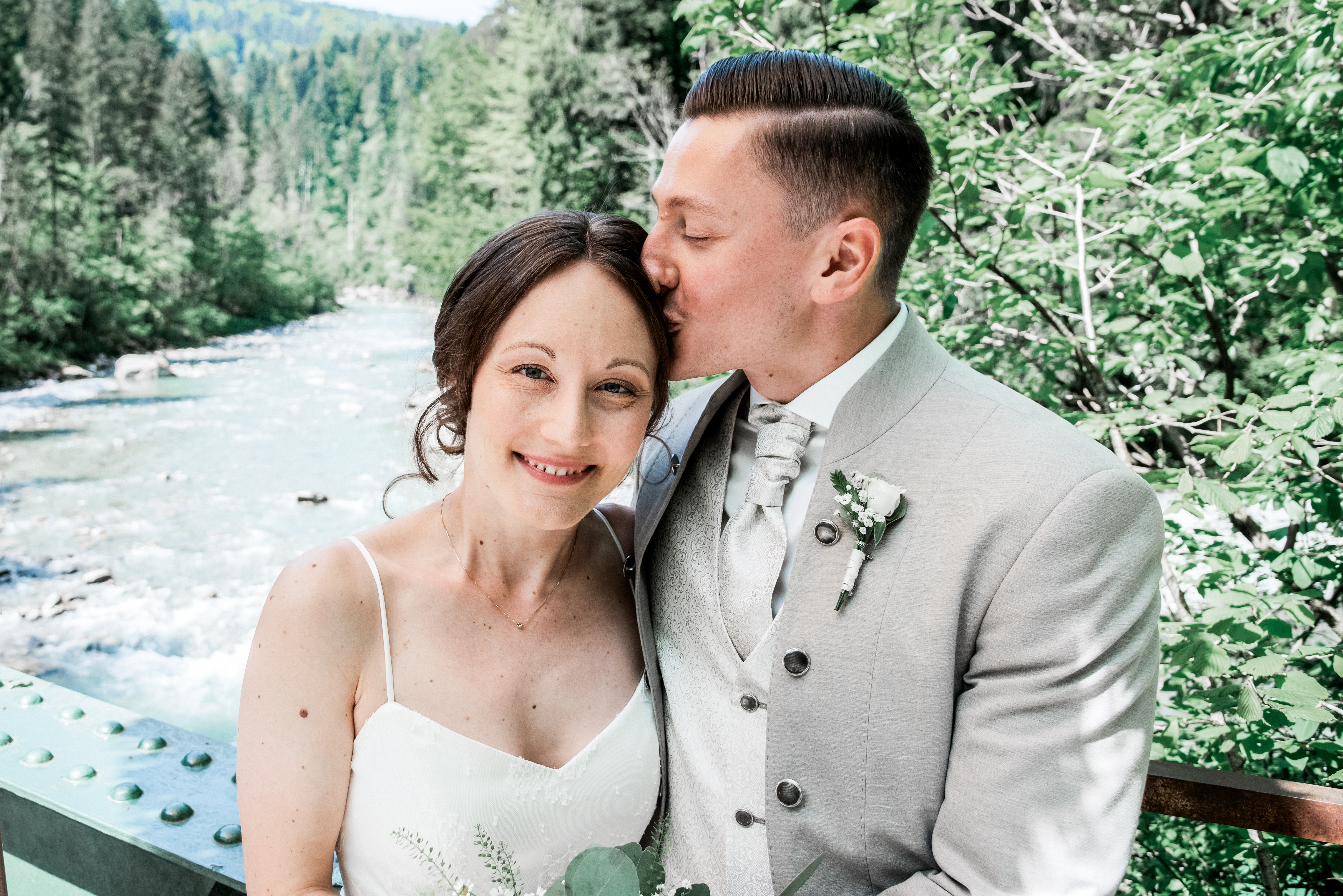 Hochzeit: 'H' an der Ach