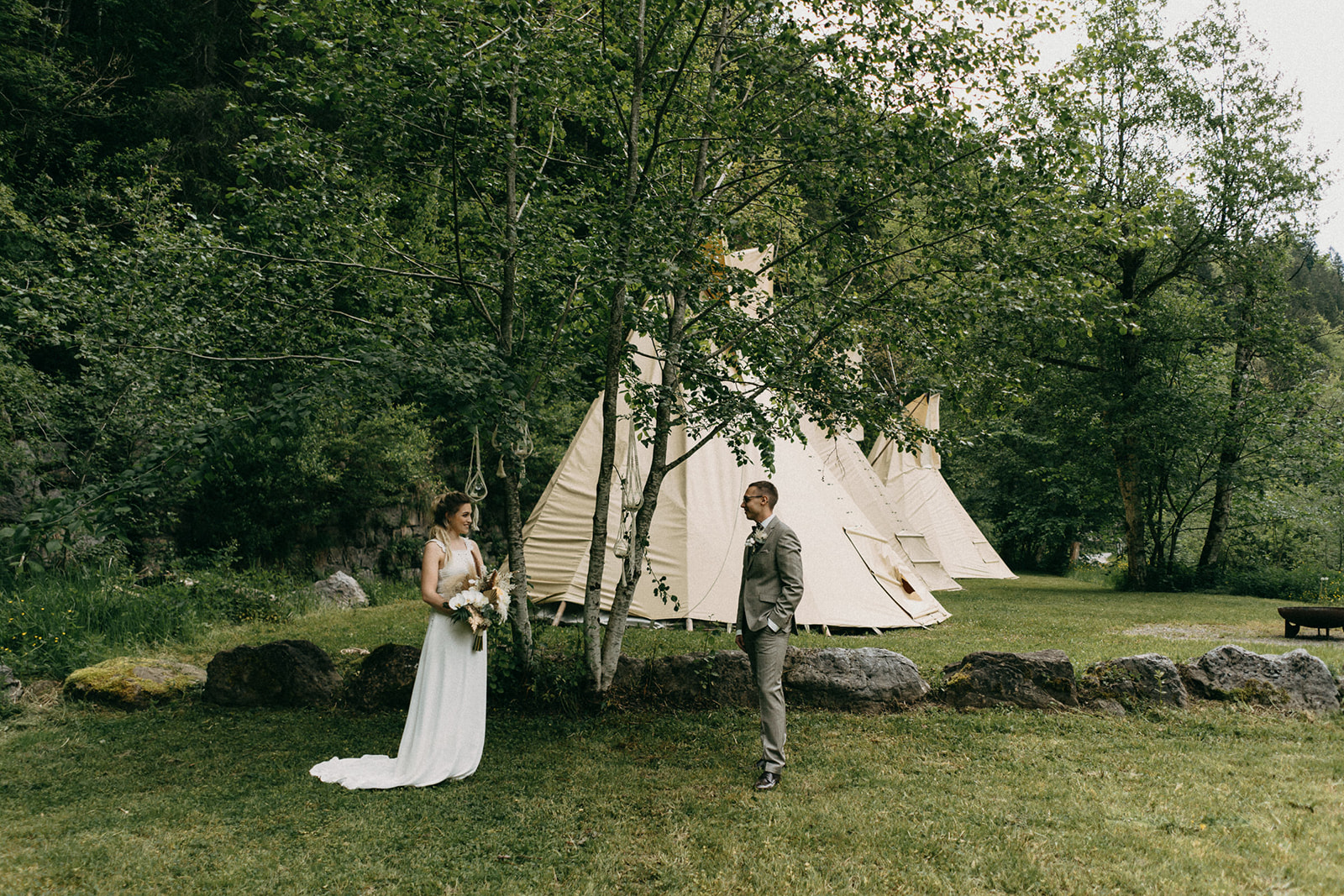 Hochzeit: 'H' an der Ach