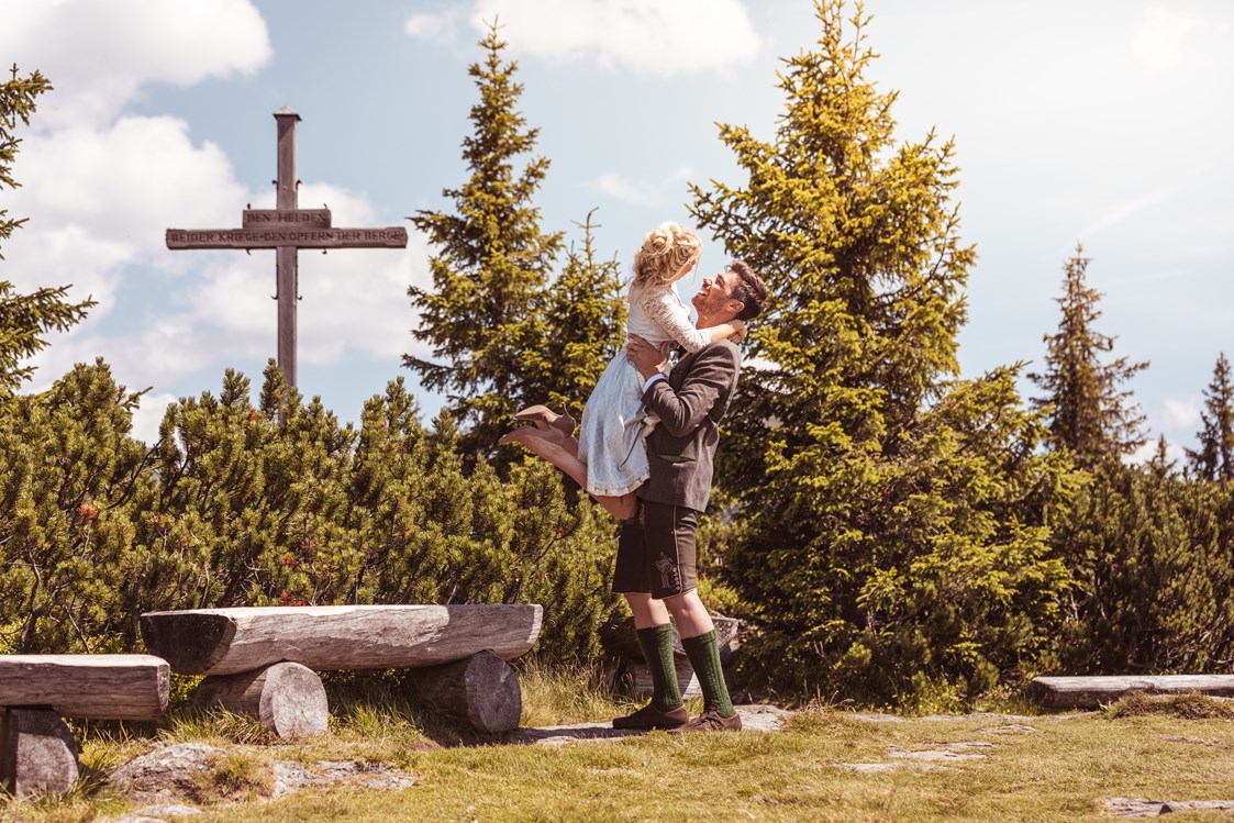 Hochzeit: Hochzeitsglück am Gipfelkreuz der bekannten "Planai" - Schafalm Planai