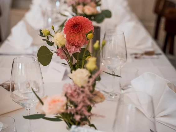 Hochzeit: Tisch Deko Hochzeit 2024 Blauer Saal - BrunsGARTEN