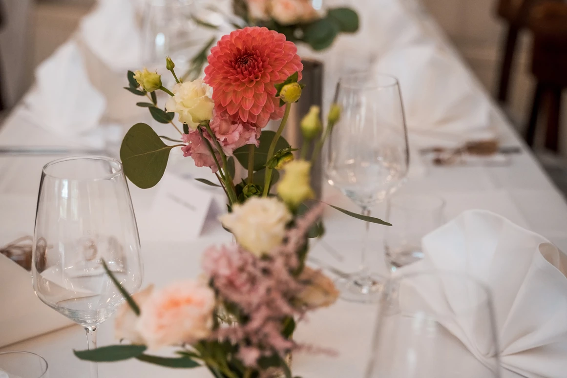 Hochzeit: Tisch Deko Hochzeit 2024 Blauer Saal - BrunsGARTEN