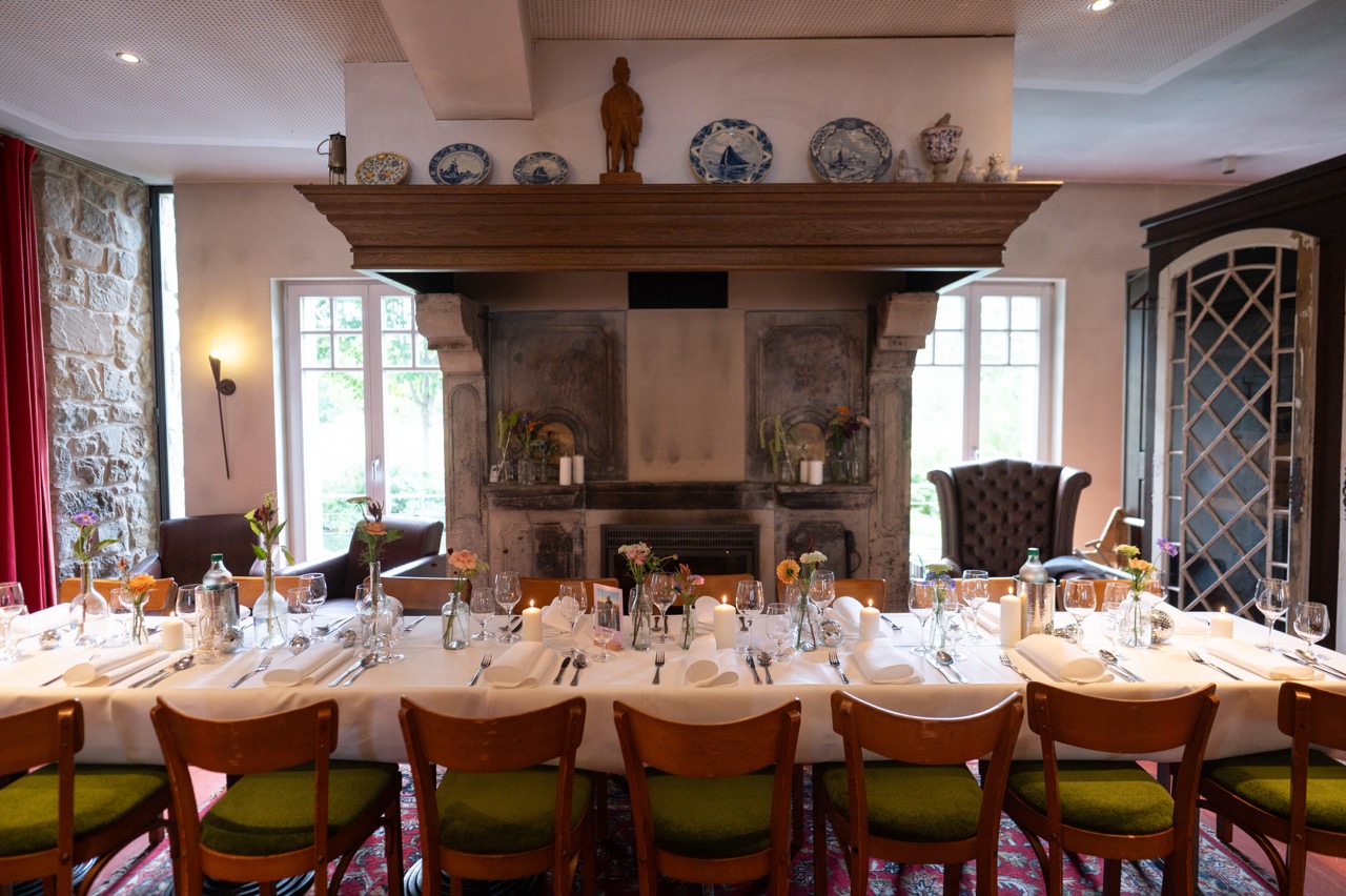 Hochzeitslocation: Traumhochzeit im Ricordo Lüdinghausen – stilvolle Location mit Kamin direkt am Fluss. Foto-Credits: https://yourweddingwillbeamazing.de/ - Weinhaus RICORDO