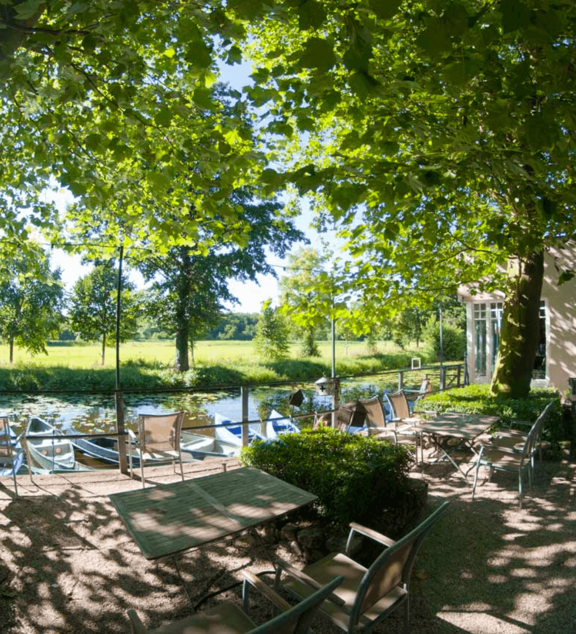 Weinhaus RICORDO Informations sur les salles de bal Jardin et terrasse avec vue sur la verdure