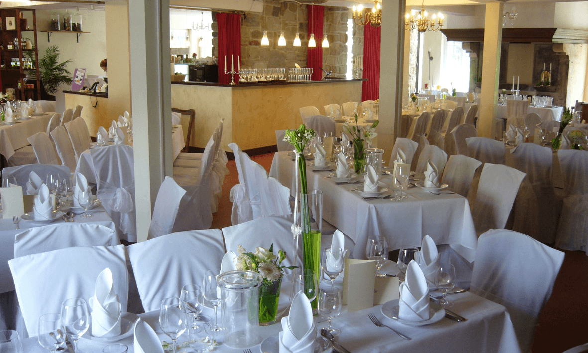 Weinhaus RICORDO Informations sur les salles de bal salle de bal et vue sur le bar