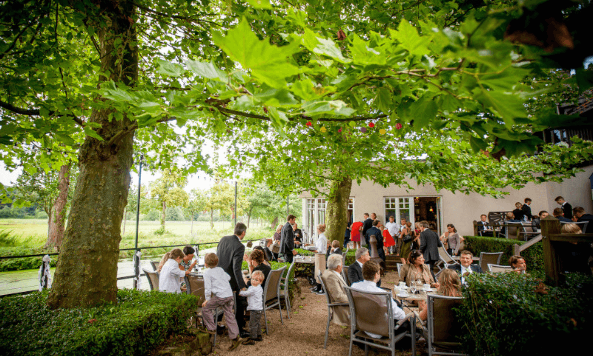 Weinhaus RICORDO Informations sur les salles de bal jardin & terrasse 