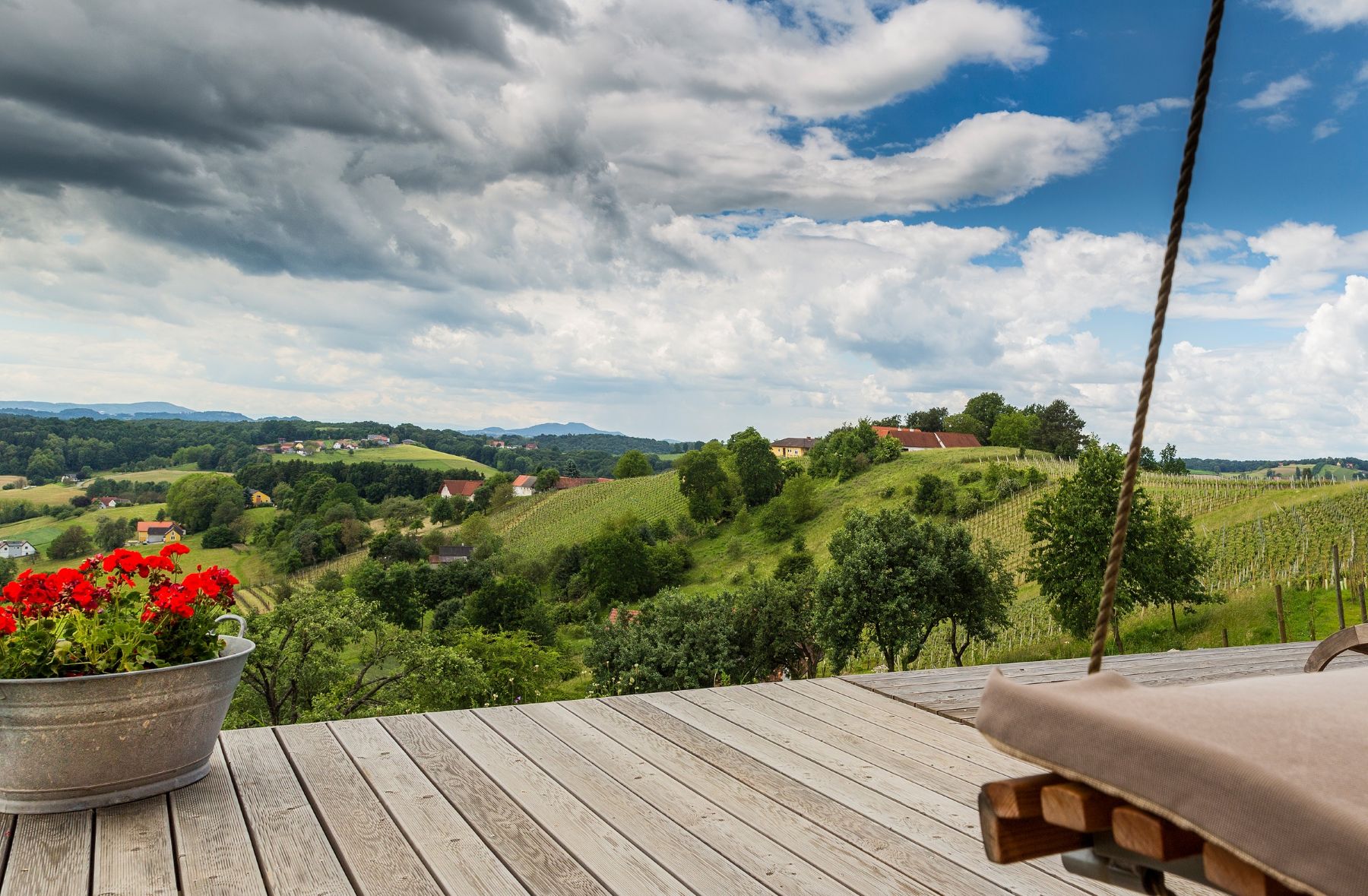 Hochzeitslocation: Tolle Aussicht und unfassbar schönes Panorama zum Heiraten im Weingarten-Resort im Thermenland in der Steiermark - Weingarten-Resort Unterlamm Loipersdorf
