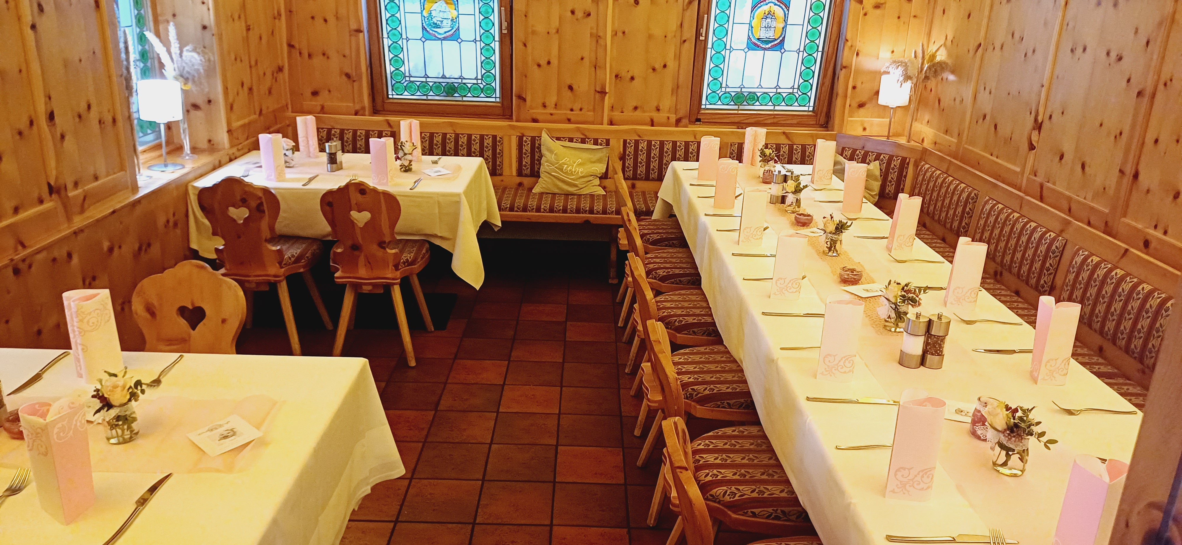 Hotel - Restaurant - Catering CHRISTKINDLWIRT Angaben zu den Festsälen Zirbenstüberl