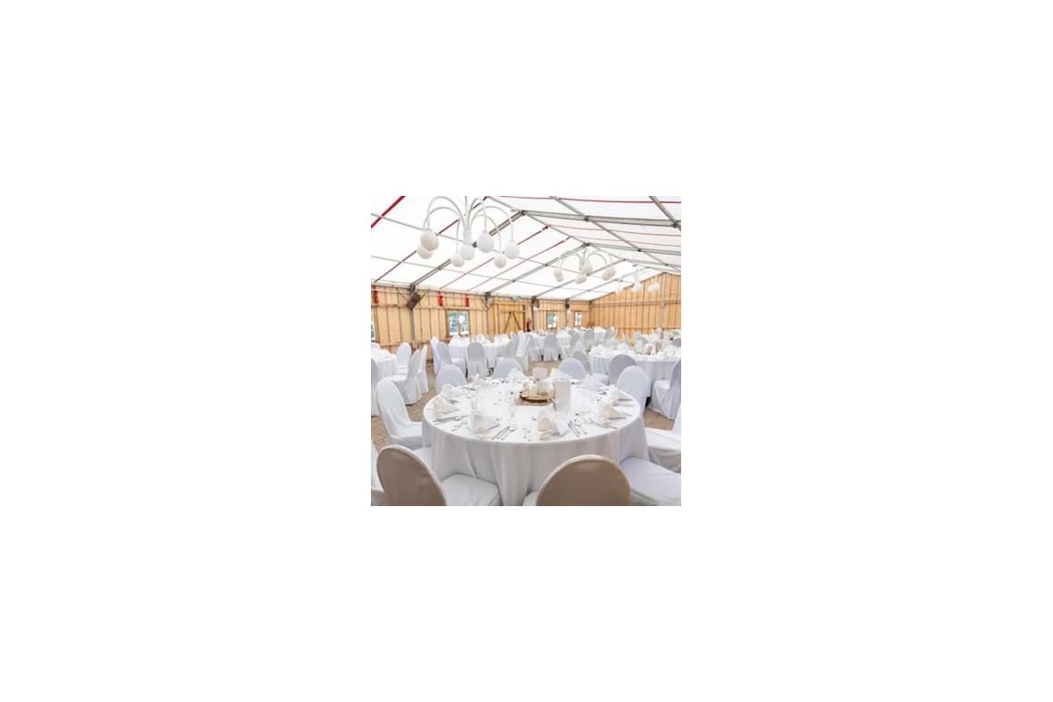 Hochzeitslocation: Runde Tische - Eventhalle am Freizeitresort Mudau im Odenwald