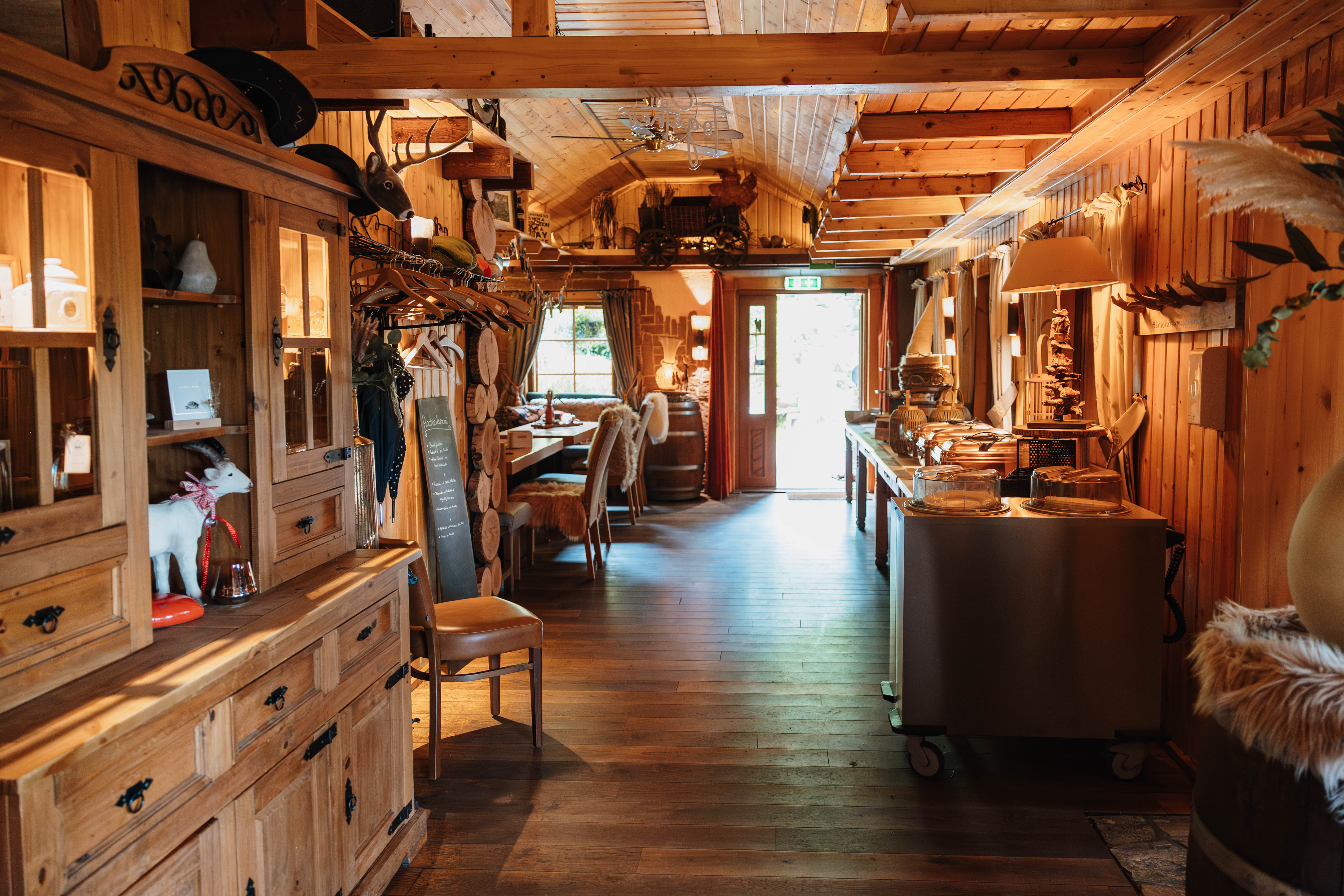 Brilons Kurparkhütte Angaben zu den Festsälen Eingangsbereich