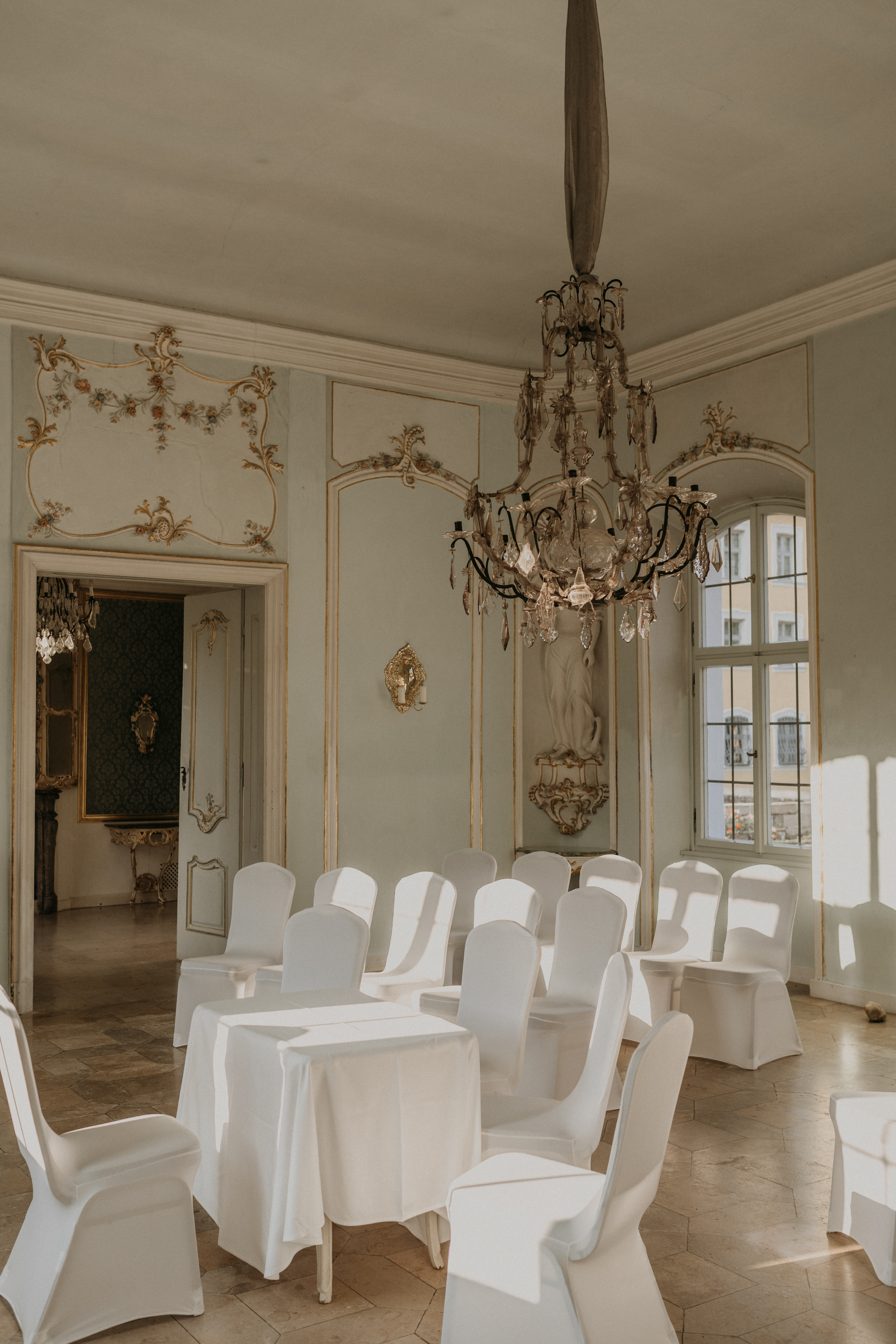 Hochzeit: Schlosspavillon mit Bestuhlung für eine standesamtliche Trauung  - Eventlocation Schloss Thurn