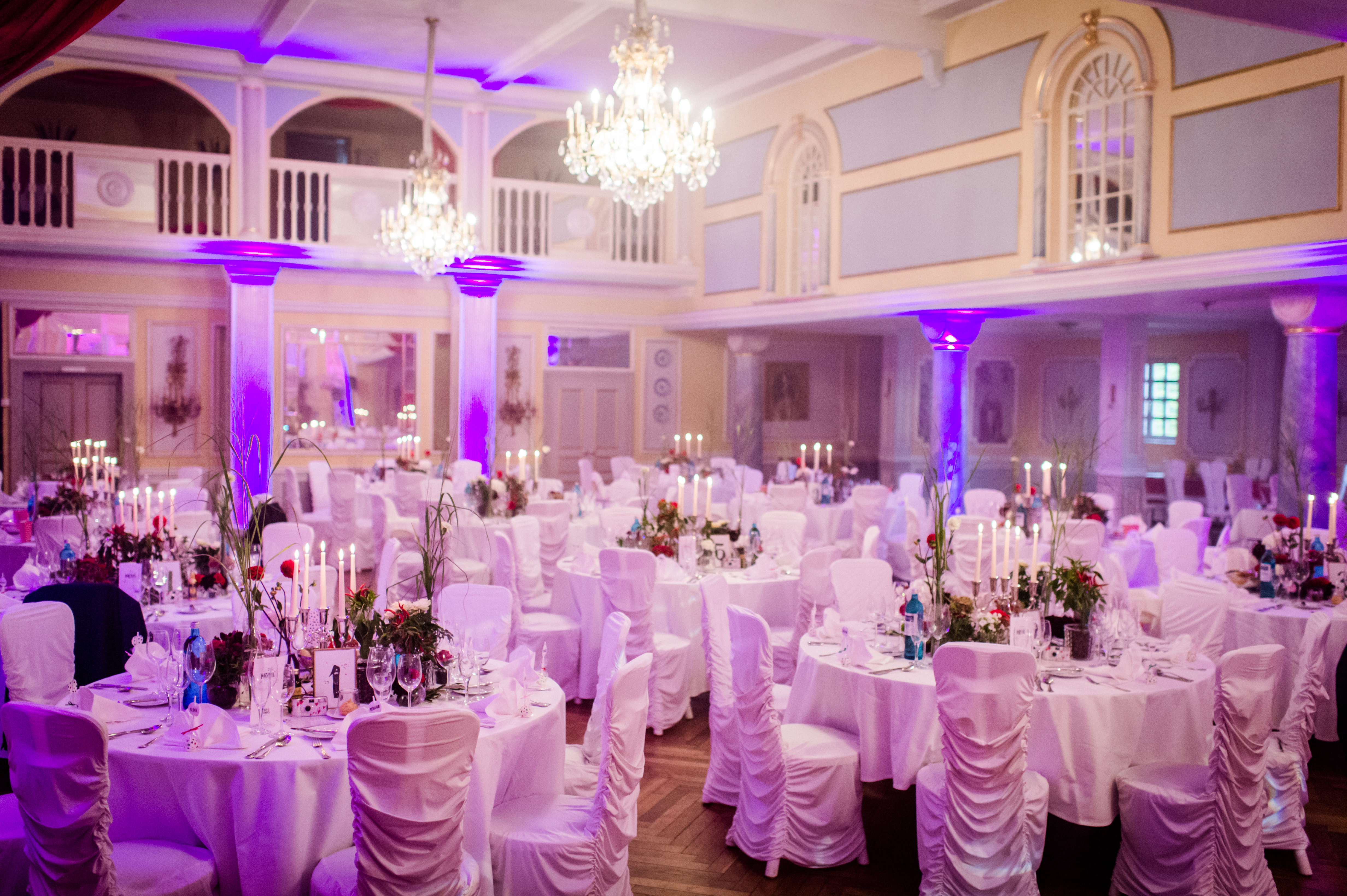 Hochzeit: Romantiksaal mit Rundtischen  - Eventlocation Schloss Thurn