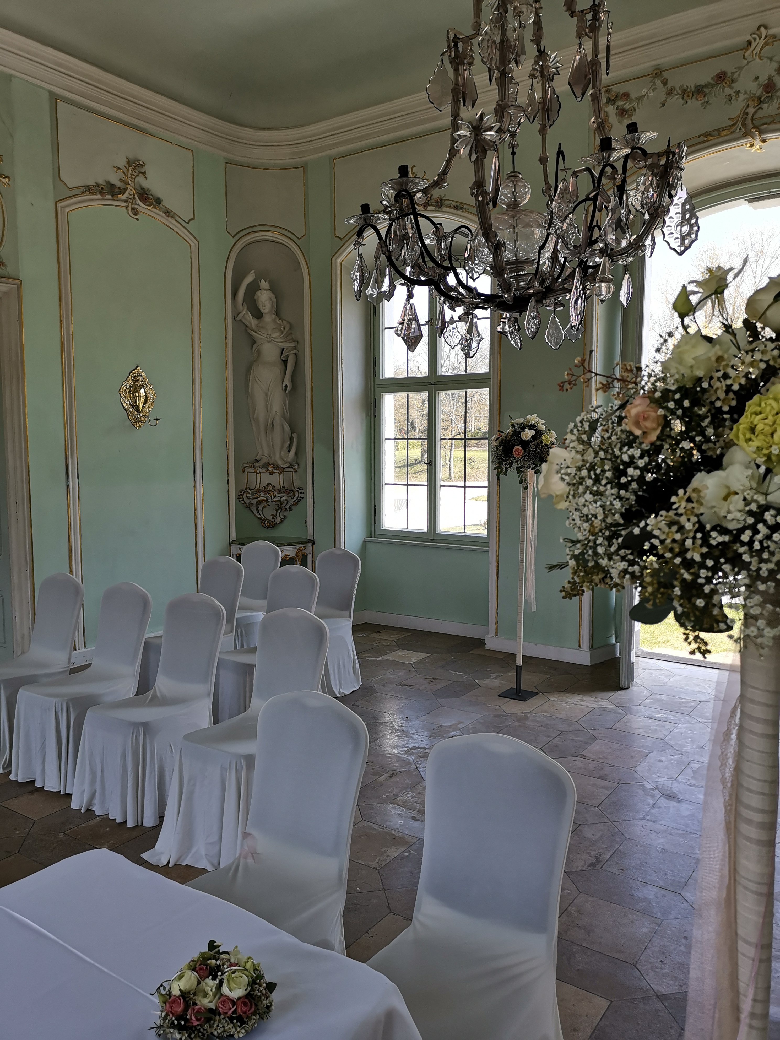 Hochzeit: Schlosspavillon mit Bestuhlung für eine standesamtliche Trauung  - Eventlocation Schloss Thurn