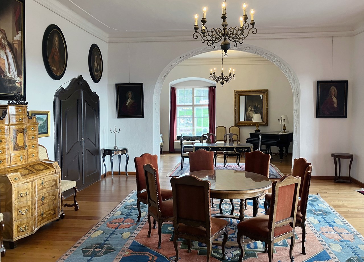 Schloss Steyregg Information about the banquet halls gentlemen's room