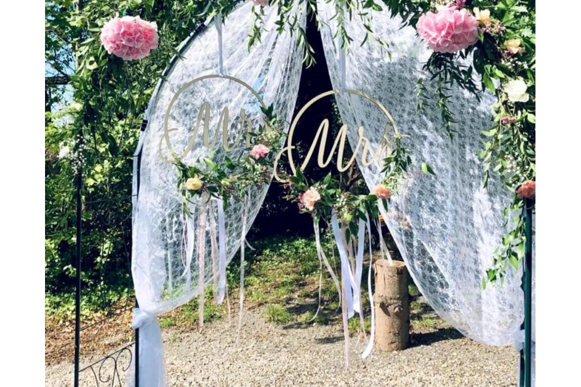 Hochzeit: Traubogen im Freien - Der Schönaicher Fürst