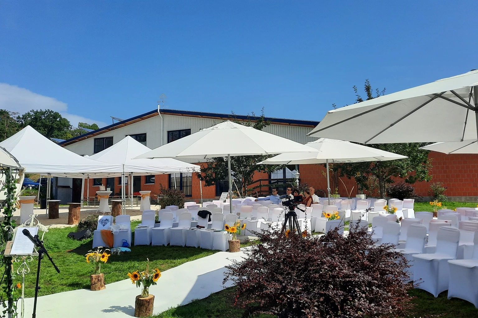 Hochzeits- und Eventlocation Barockreitzentrum Angaben zu den Festsälen Garten