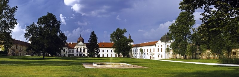 Royal Palace of Gödöllő Information about the banquet halls palace park and courtyard