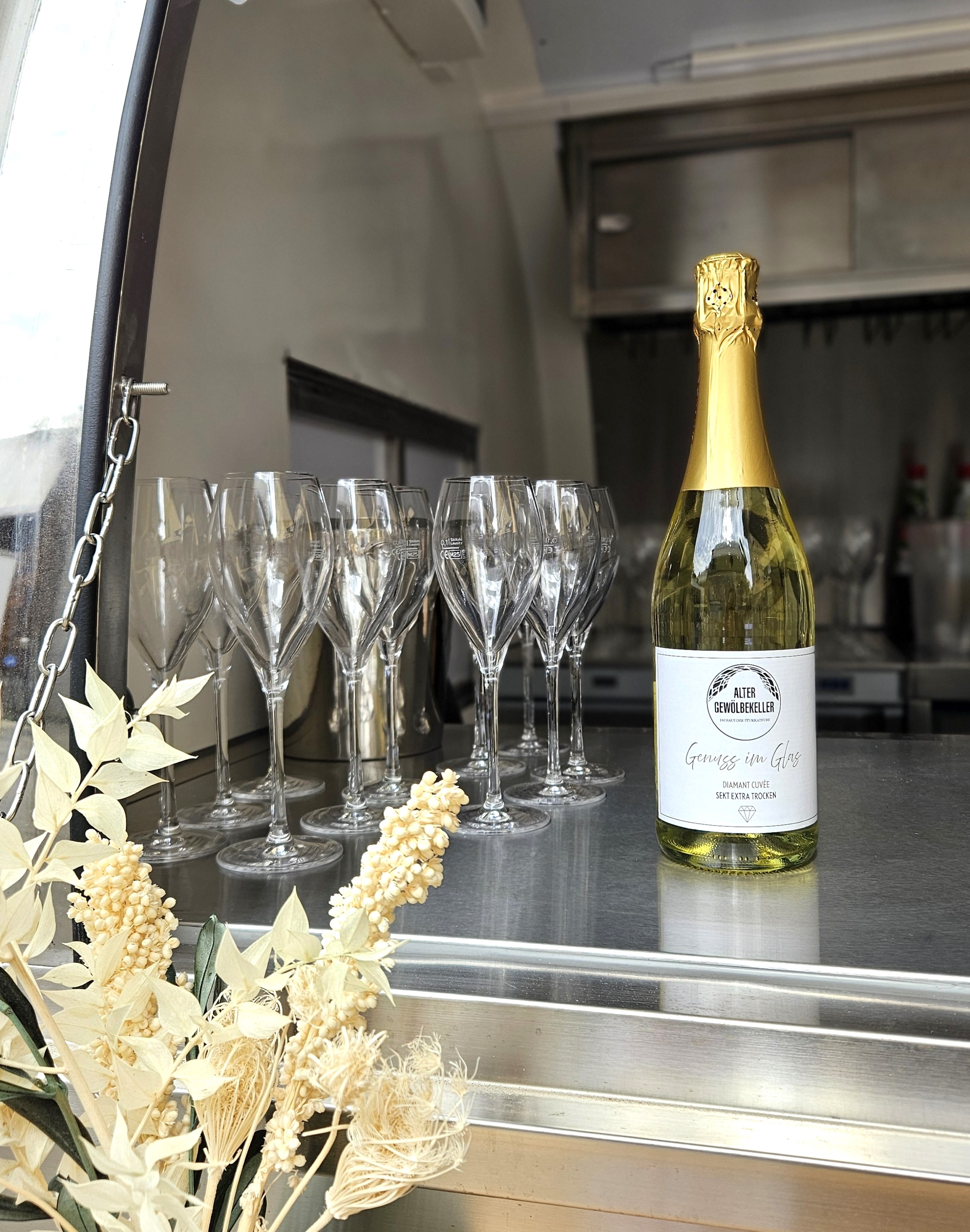 Hochzeitslocation: Sektempfang im Außenbereich - Alter Gewölbekeller