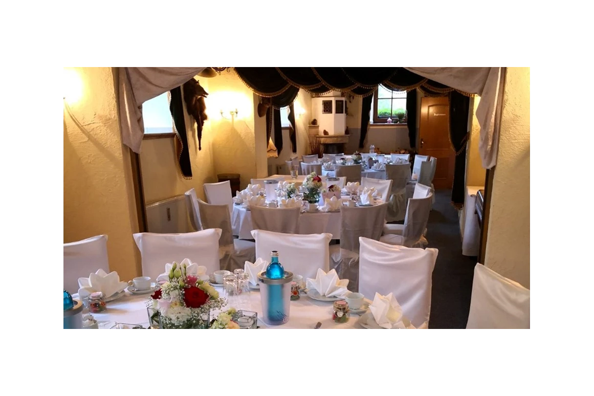 Hochzeitslocation: Elegant-Hotel "Zur Burg"