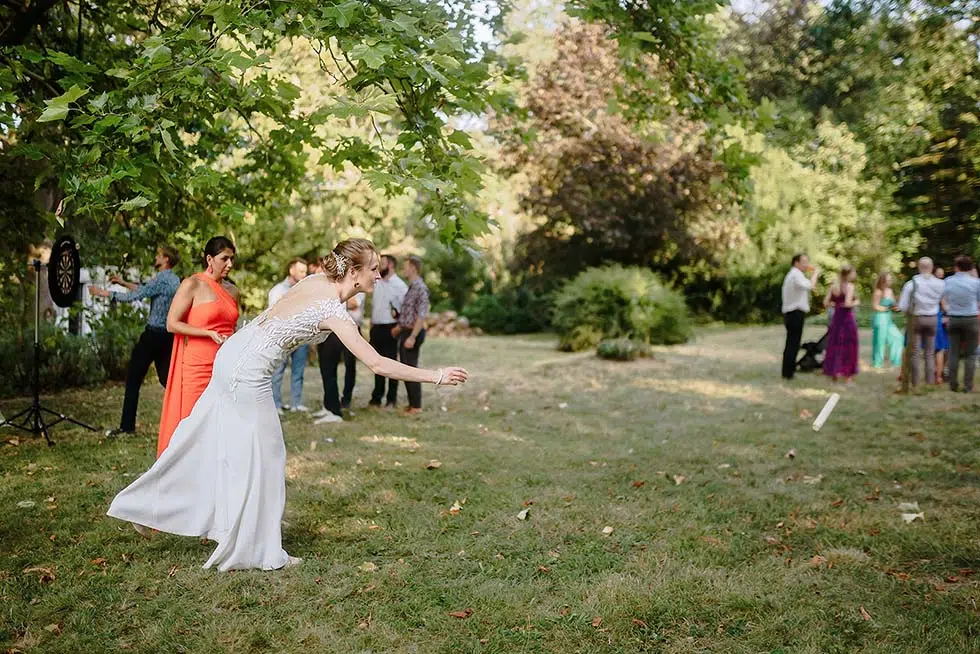 Hochzeit: Unsere Gartenanlage bietet ausreichend Platz für Outdoorspiele für Groß und Klein. - Weingut Janson Bernhard