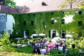 Hochzeit: Standesamtliche Hochzeit im Schloss Ernegg - Schloss Ernegg