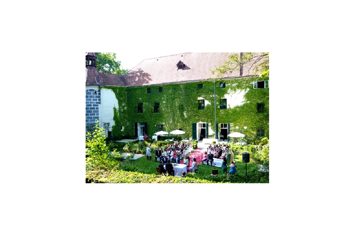 Hochzeit: Standesamtliche Hochzeit im Schloss Ernegg - Schloss Ernegg