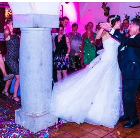 Hochzeit: An der Tanzbar im Schloss Ernegg lässt sich die Hochzeit bis in die Nachtstunden feiern. - Schloss Ernegg