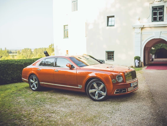 Hochzeit: Mit der Pferdekutsche oder der Limousine bis zum Eingang des Schloss Ernegg. - Schloss Ernegg