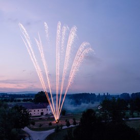 Hochzeit: Das Schloss Ernegg bietet die Möglichkeit ein Feuerwerk zu veranstalten. - Schloss Ernegg