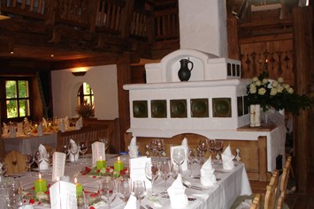 Hochzeit: Der gemütliche Kamin im Festsaal des Laimer Urschlag in Strobl. - Laimer-Urschlag