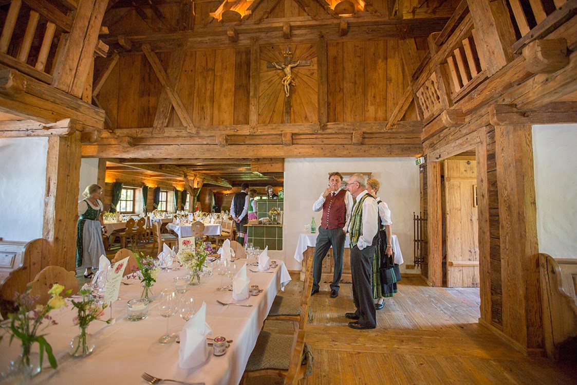 Hochzeit: Heiraten im Laimer Urschlag - der größten Bauernstube in den Alpen.
Foto © sandragehmair.com - Laimer-Urschlag