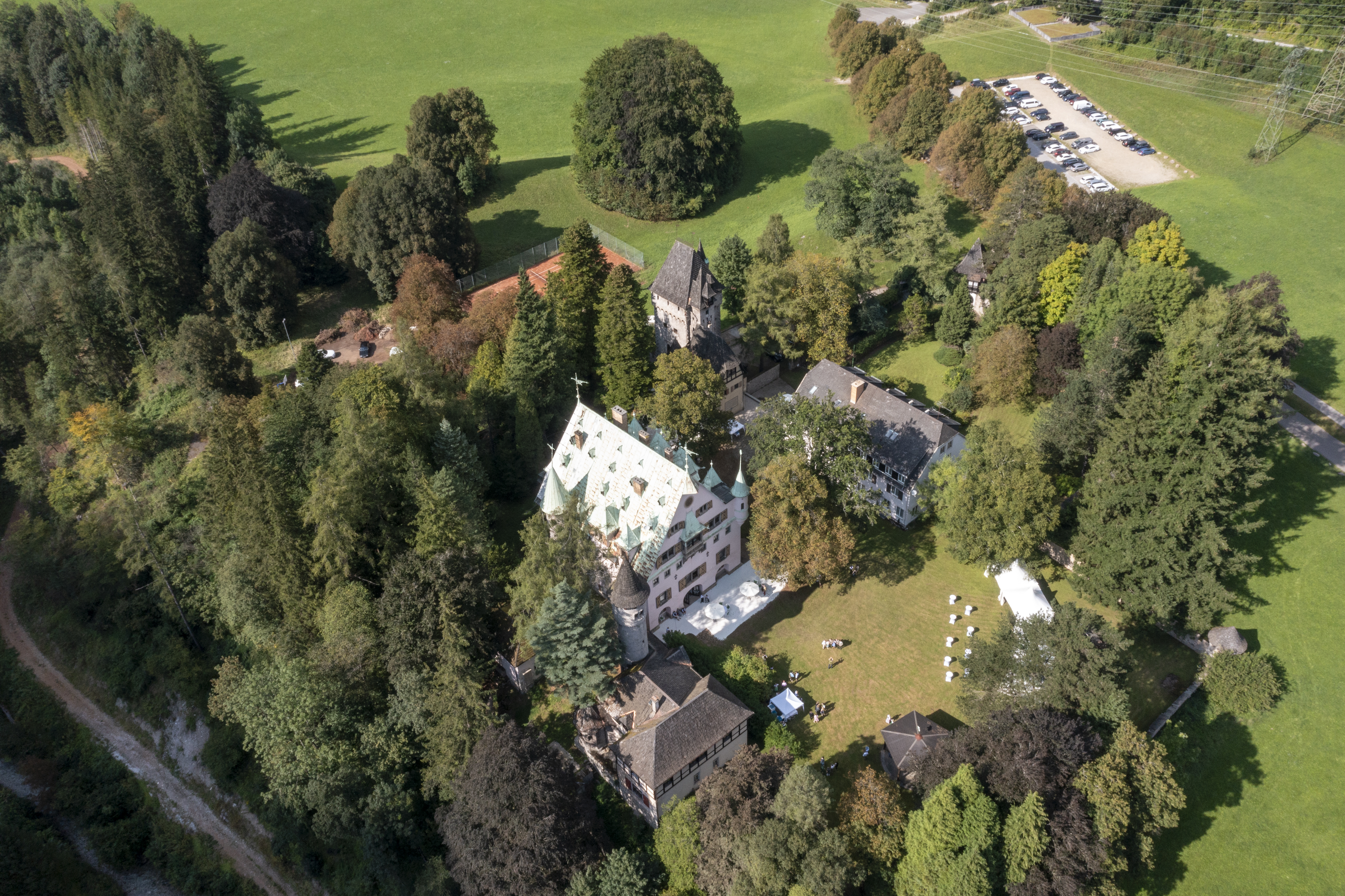 Hochzeit - Art der Location: privates Anwesen - Österreich - Vogelperspektive  - Schloss Leopoldstein