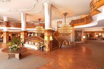 Hochzeit: Interalpen-Hotel Tyrol Eingangshalle - Interalpen-Hotel Tyrol *****S GmbH