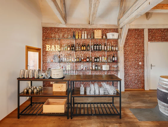 Hochzeitslocation: Die Barwerkstatt kann mit Personal dazu gemietet werden. - Das Scherzhaus