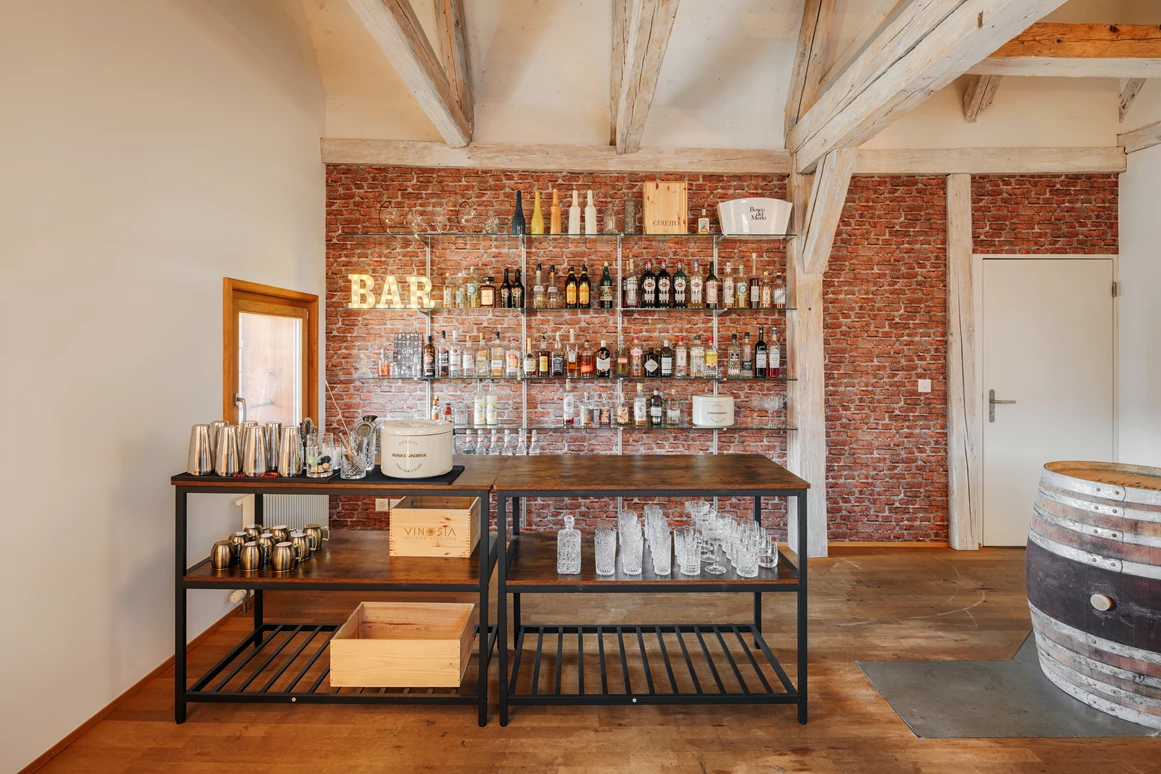 Hochzeitslocation: Die Barwerkstatt kann mit Personal dazu gemietet werden. - Das Scherzhaus