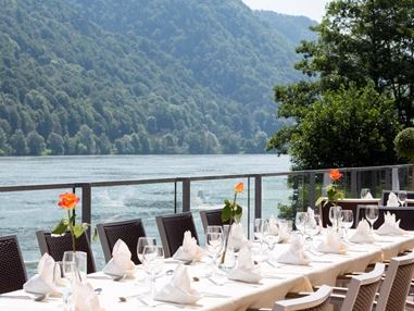 Hochzeitslocation: Gemütliches Ankommen auf der Donauterrasse  - Hotel Wesenufer