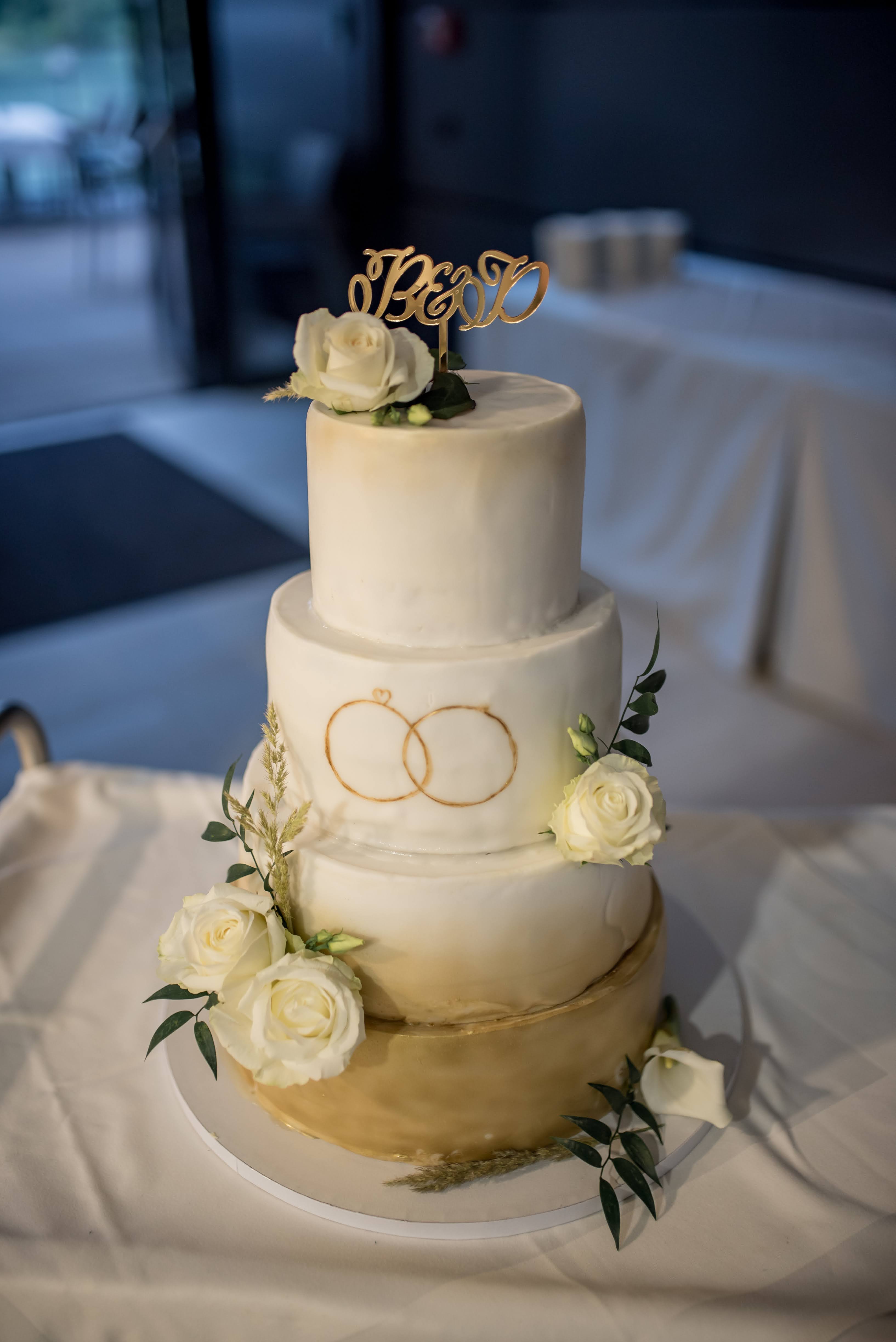 Hochzeitslocation: Hochzeitstorte - Hotel Wesenufer