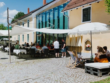 Hochzeitslocation: Innenhof für den Empfang und Agape - exklusiv für Ihre Hochzeit - Hotel Wesenufer