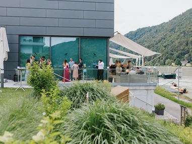 Hochzeitslocation: Donauterrasse um den Abend im Freien ausklingen zu lassen - Hotel Wesenufer