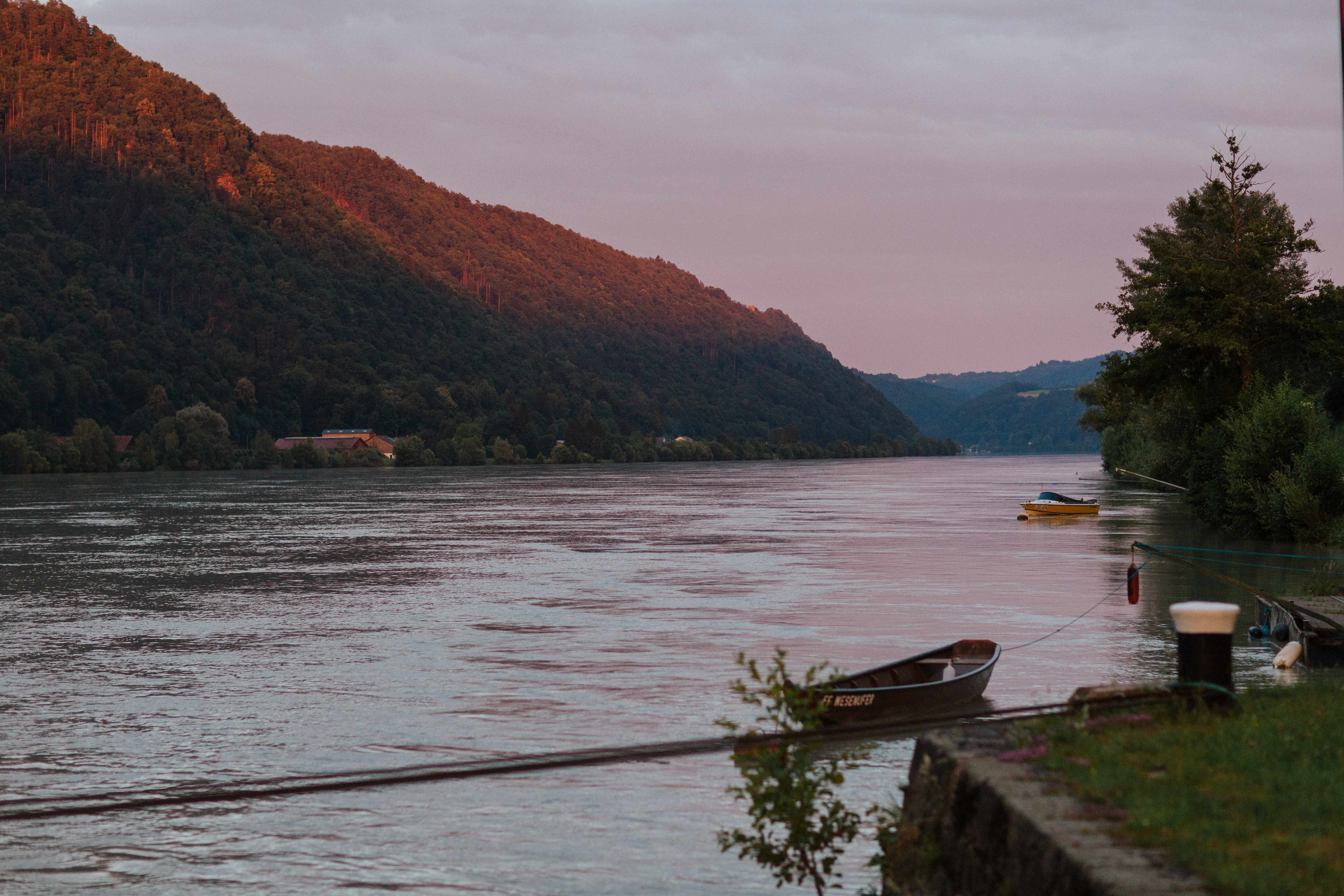 Hochzeitslocation: Romantische Abendstimmung an der Donau - Hotel Wesenufer