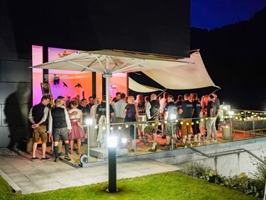 Hochzeitslocation: Was für ein unvergesslicher Abend im Hochzeitssaal und auf der Donauterrasse - Hotel Wesenufer